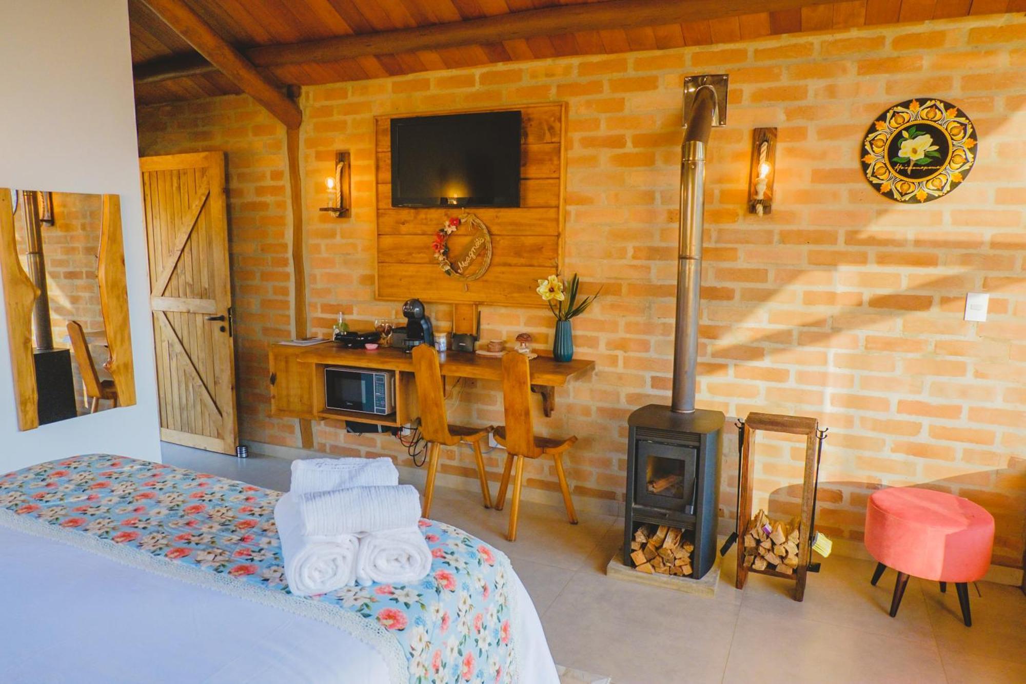 Pousada Ho'Oponopono Chalets & Wine Sapucaí-Mirim Buitenkant foto